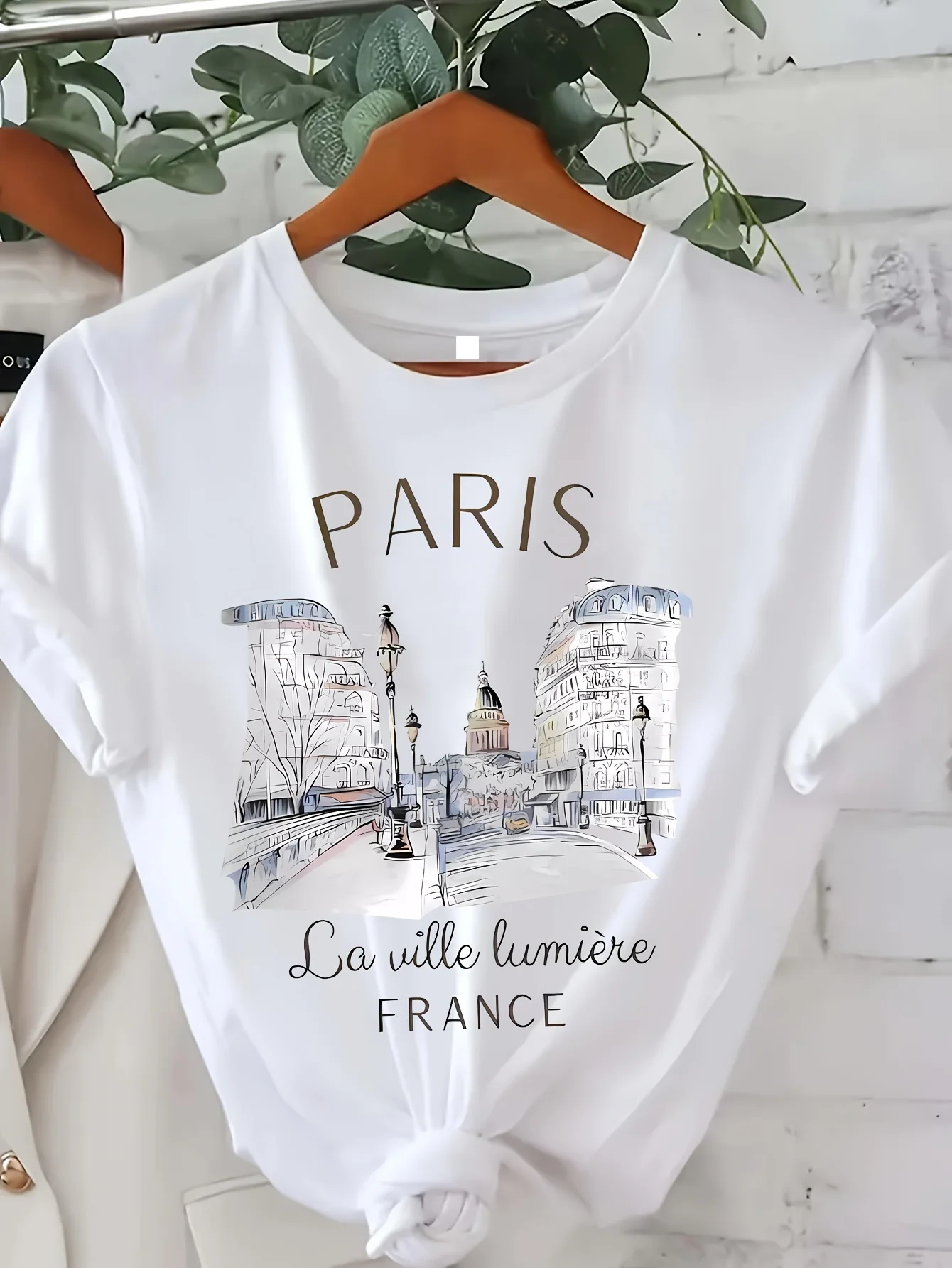 Summer Clothing In Paris - Camiseta Gráfica de Moda con Estampado
