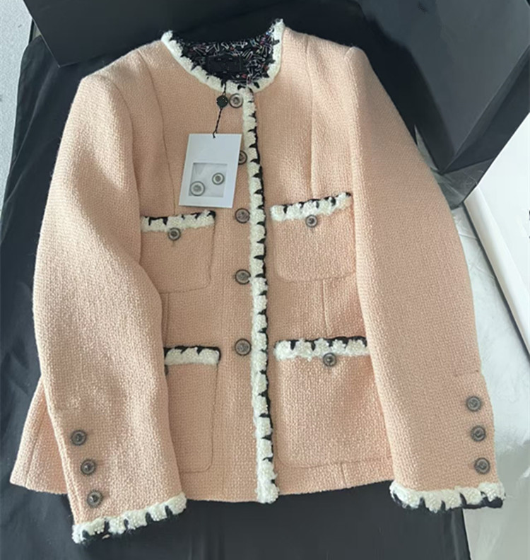 Summer Clothing In Winter - Conjunto de Falda y Abrigo de
